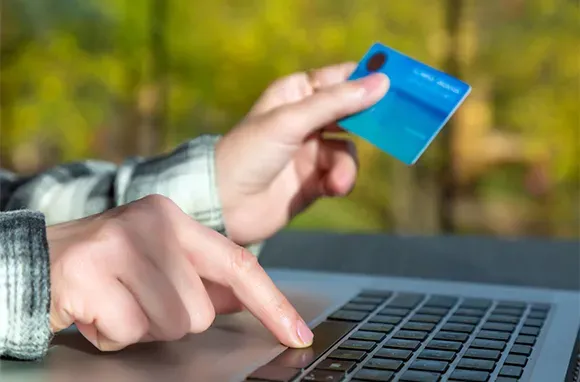 saving money while traveling